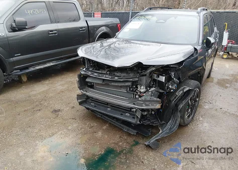 2025 Subaru Forester Premium Hybrid z USA, uszkodzony, nr VIN JF2SLSED2SH423935